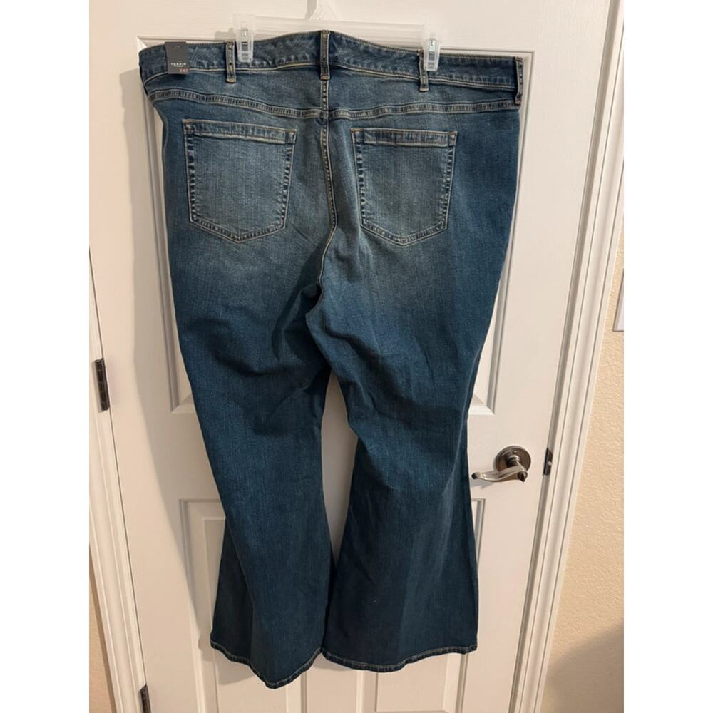 Torrid New Super-Flare Mid-Rise Vintage Stretch Jeans Destructed Plus 24 Tall - Picture 6 of 10